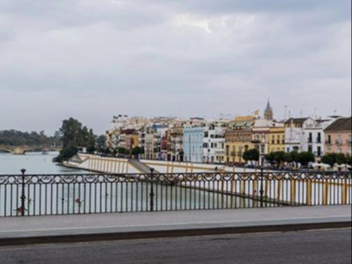 Junto A La Calle Betis: El Corazon De Triana Seville Exterior photo