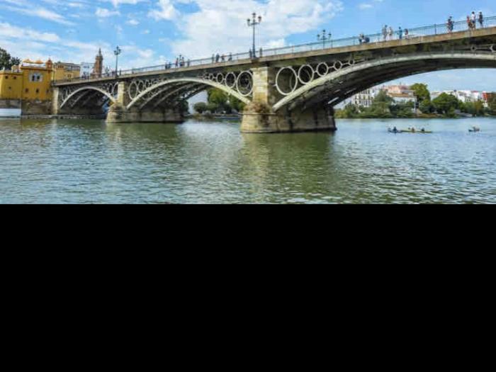 Junto A La Calle Betis: El Corazon De Triana Seville Exterior photo